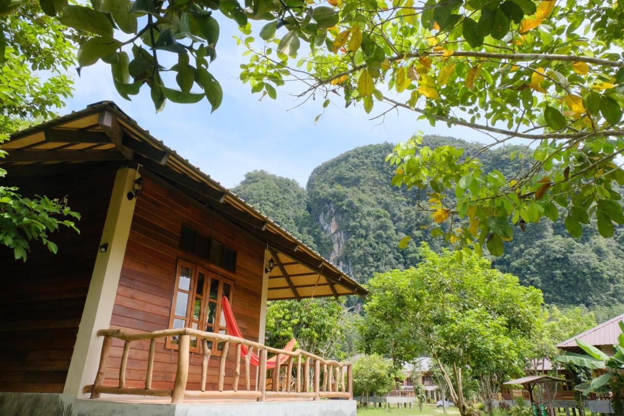 Monkey Mansion - Jungalows & Tours Khao Sok National Park ภายนอก รูปภาพ