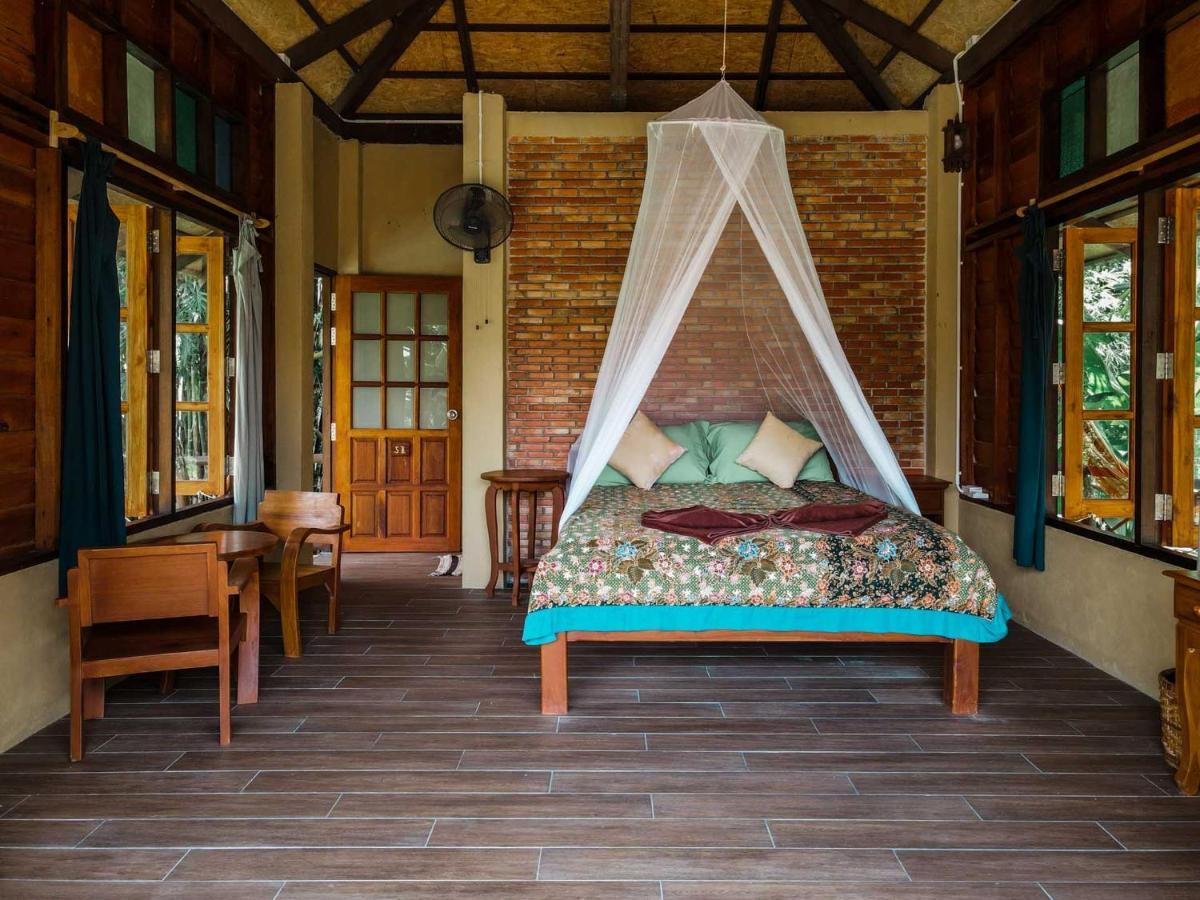 Monkey Mansion - Jungalows & Tours Khao Sok National Park ภายนอก รูปภาพ