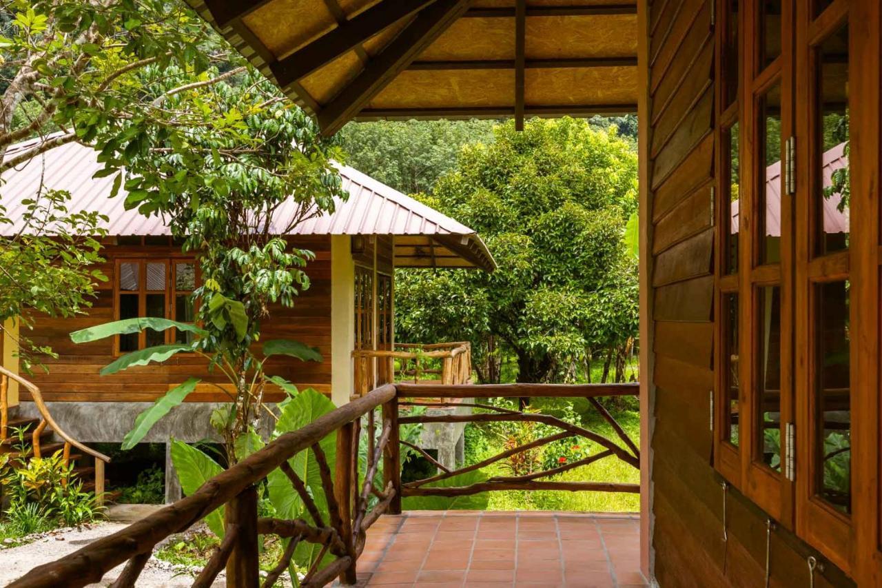 Monkey Mansion - Jungalows & Tours Khao Sok National Park ภายนอก รูปภาพ