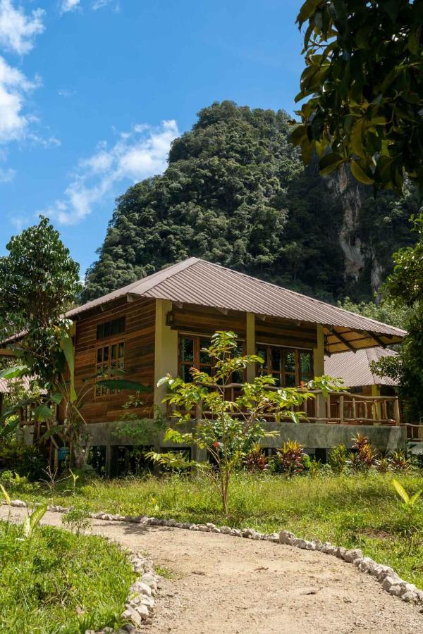 Monkey Mansion - Jungalows & Tours Khao Sok National Park ภายนอก รูปภาพ
