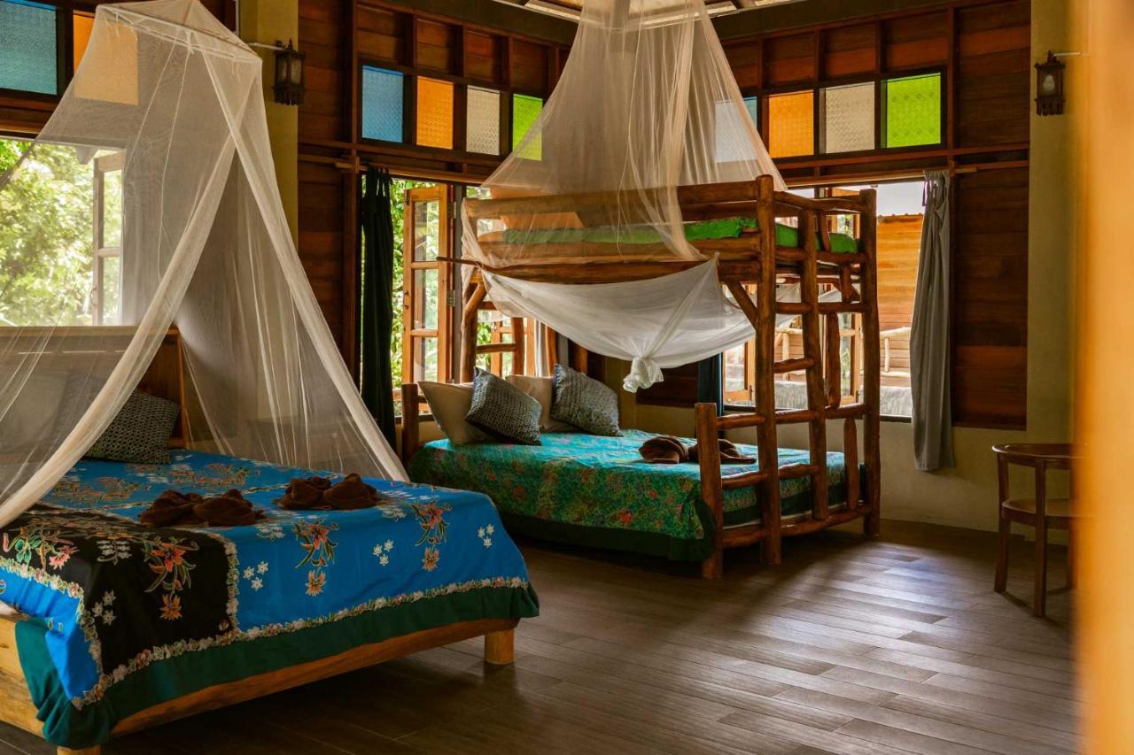 Monkey Mansion - Jungalows & Tours Khao Sok National Park ภายนอก รูปภาพ