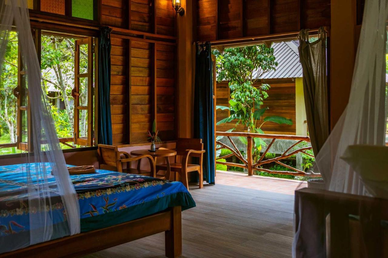 Monkey Mansion - Jungalows & Tours Khao Sok National Park ภายนอก รูปภาพ